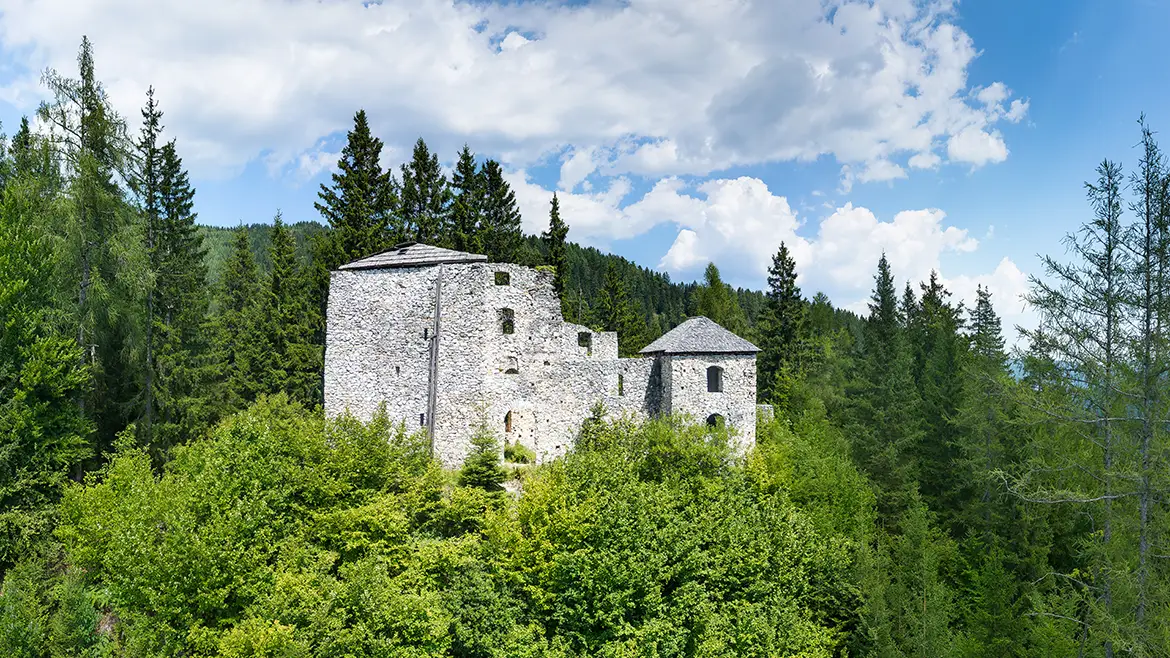 Ruine Klingenstein im Jahr 2025 von Süden