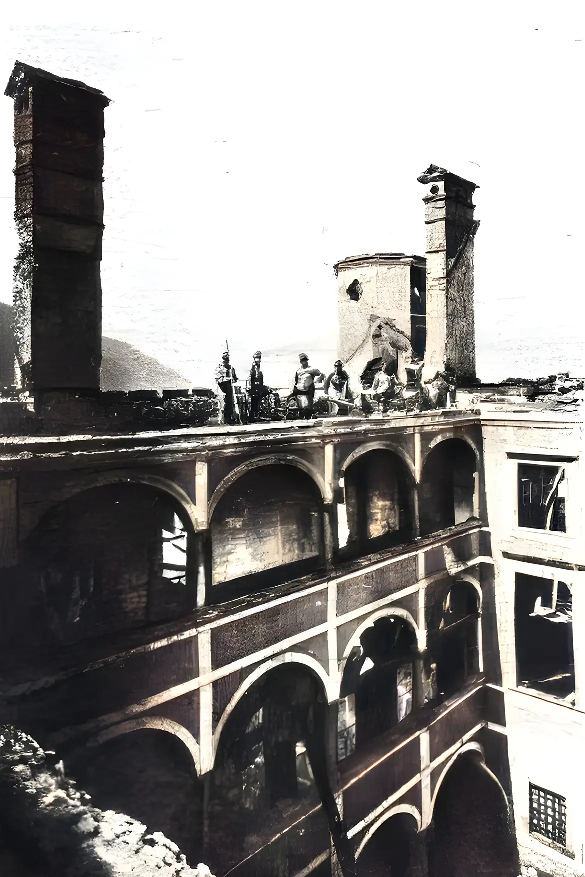 Schloss Schrattenberg in der Steiermark nach dem Brand am 28. August 1915