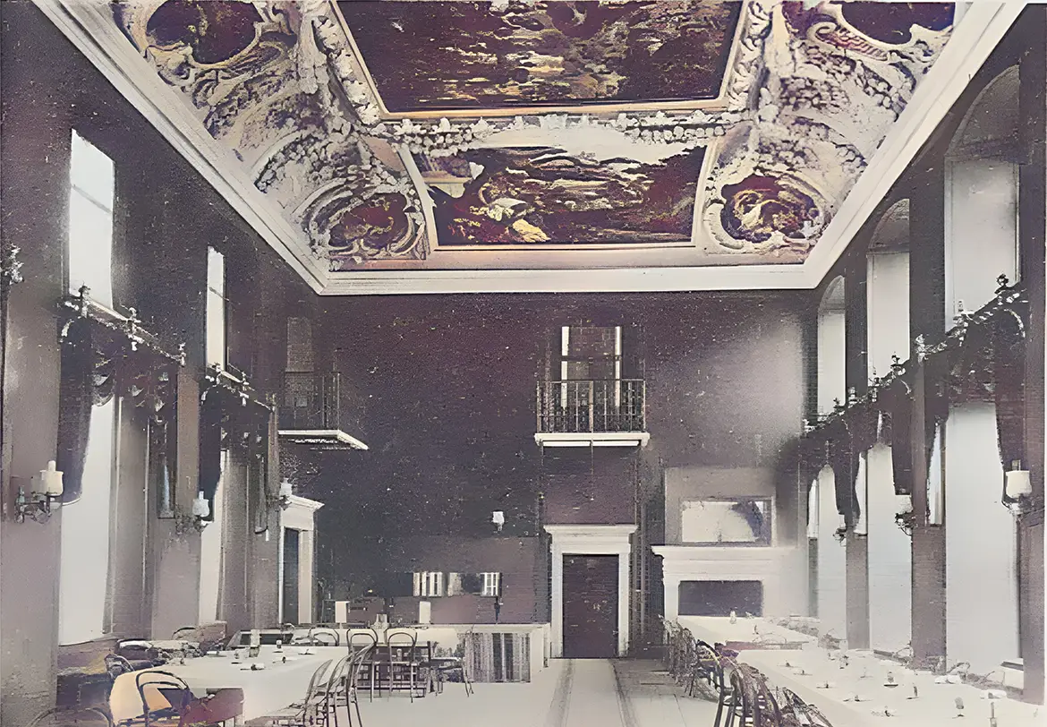 Römersaal im Schloss Schrattenberg vor dem Brand 1915. 